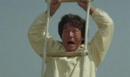 成龙爆料惊天一跳视频播放,惊天一跳背后的惊险瞬间