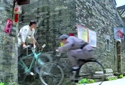 成龙爆料惊天一跳视频播放,惊天一跳背后的惊险瞬间